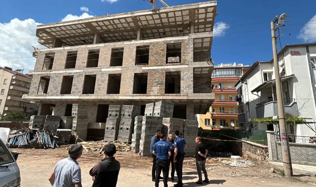 Aksaray’da bir inşaatın 4. katında çalışan 52 yaşındaki Abdullah Türk,