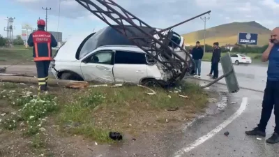 Elazığ-Bingöl kara yolunda seyir halindeyken sürücüsünün kontrolünden çıkan SUV aracın