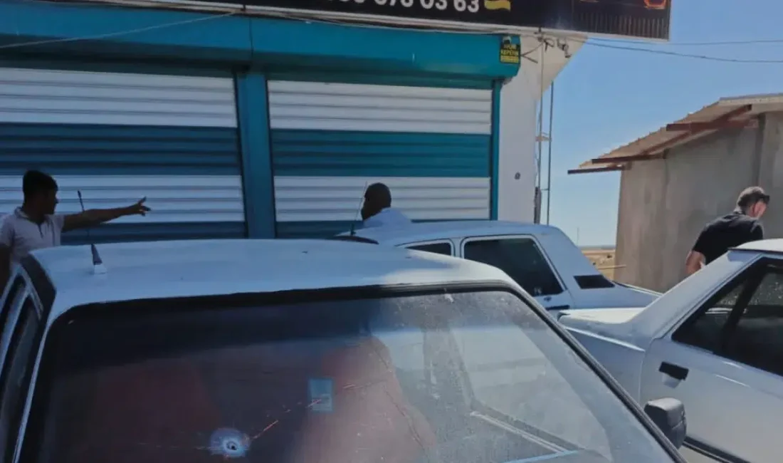 Şanlıurfa’nın Akçakale ilçesinde gece saatlerinde hareketli dakikalar yaşandı. Kimliği belirsiz