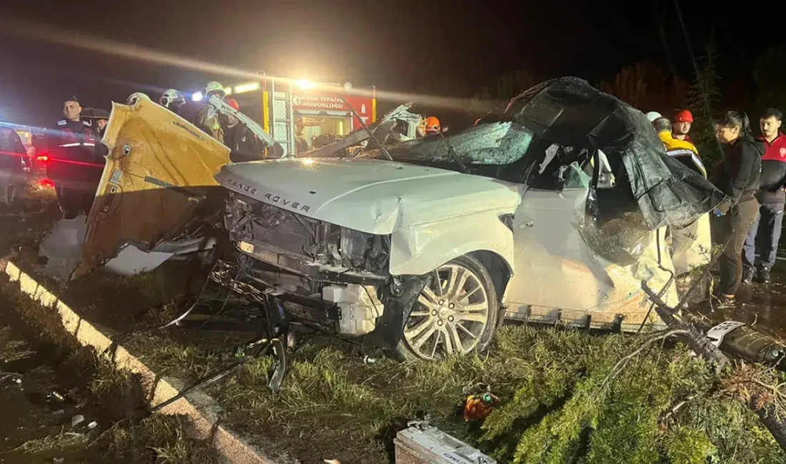 Uşak-İzmir kara yolunda 7 aracın birbirine girdiği dehşet verici zincirleme