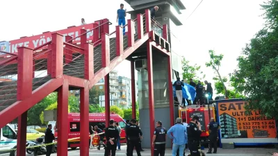 Manisa’nın Yunusemre ilçesinde bulunan Hüseyin Genç Yaya Üst Geçidi’nde meydana