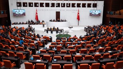 Türkiye genelinde milyonlarca vatandaş Kurban Bayramı’nı karşılamaya hazırlanırken, siyaset dünyasının