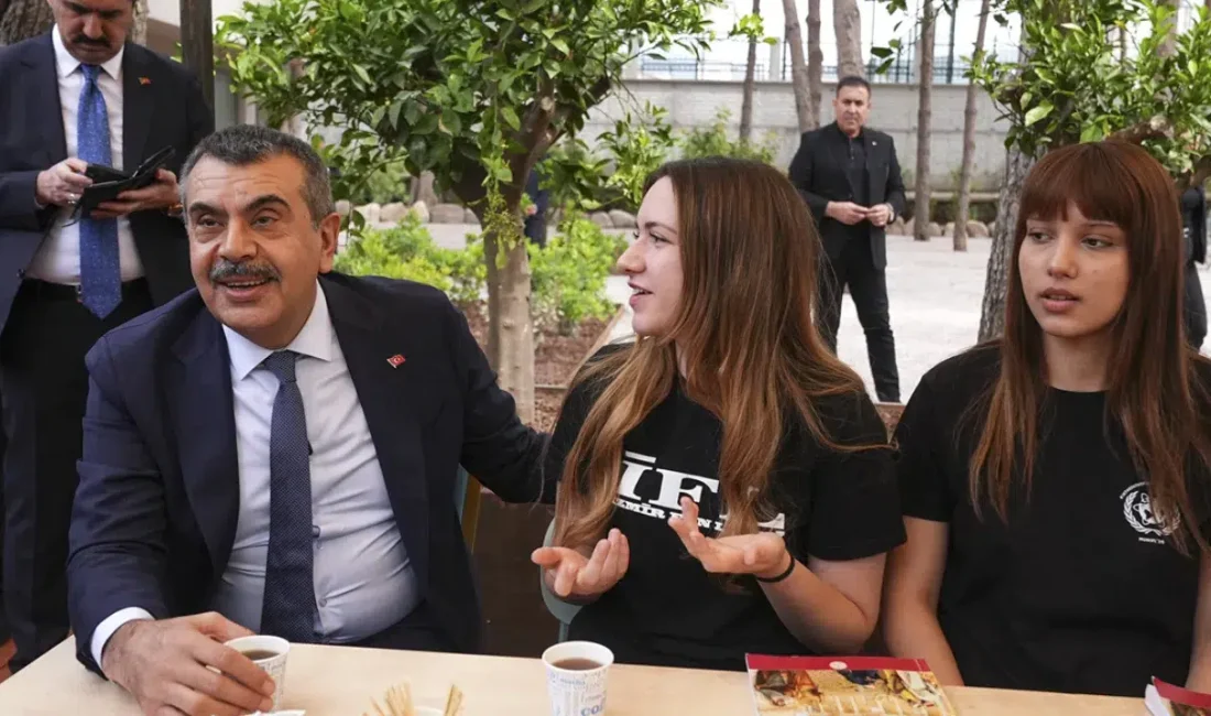Milli Eğitim Bakanı Yusuf Tekin, İzmir Fen Lisesi’nde düzenlenen “Fen