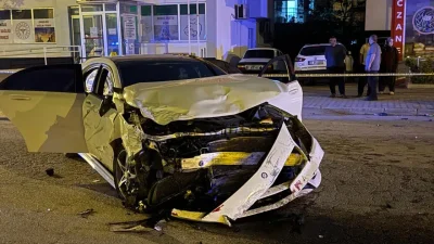 Adana’nın Kozan ilçesinde bir otomobil ile iki SUV aracın birbirine