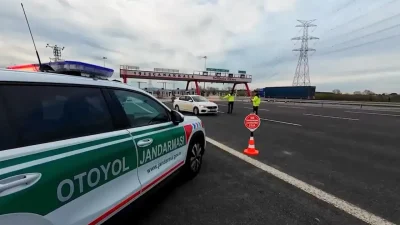 Bayram tatilinin başlamasıyla birlikte yollarda büyük bir hareketlilik yaşanırken, İçişleri