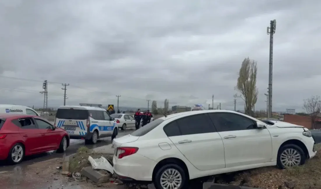 Eskişehir’de iki otomobilin çarpışması sonucu meydana gelen trafik kazasında yürekler