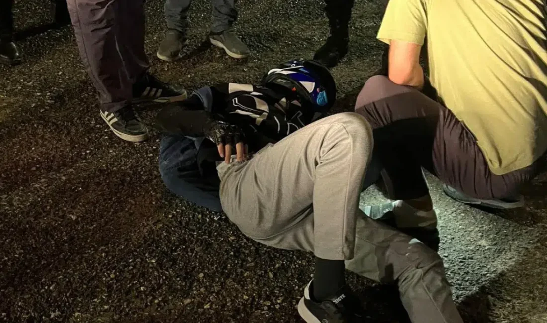 Adıyaman’ın Yeni Mahalle semtinde seyir halindeki bir motosikletin yoldaki çukura