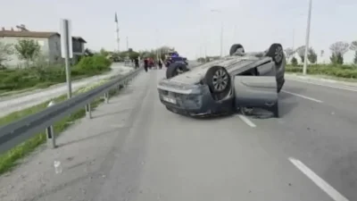 Aksaray’da iki aracın şiddetli çarpışması sonucu meydana gelen ve bir