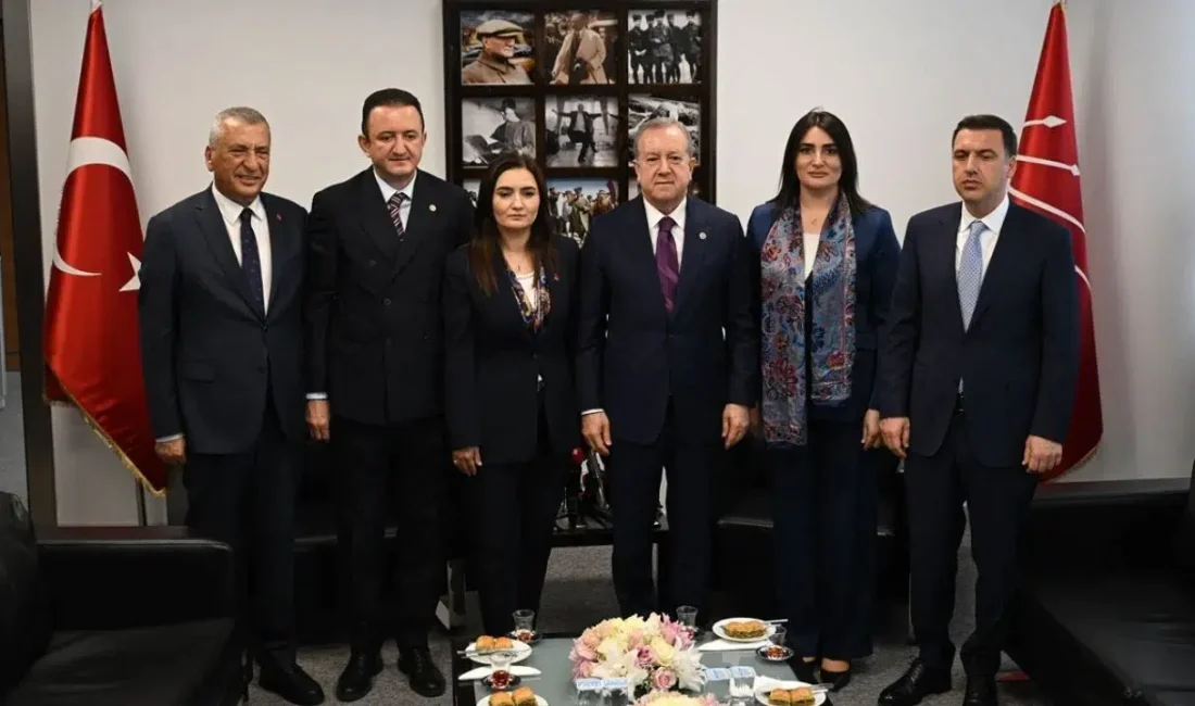 Siyasi partiler arasındaki geleneksel bayramlaşma trafiğinde gözler CHP Genel Merkezi’ne