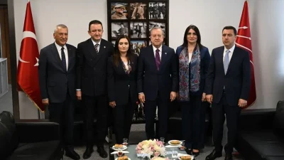Siyasi partiler arasındaki geleneksel bayramlaşma trafiğinde gözler CHP Genel Merkezi’ne