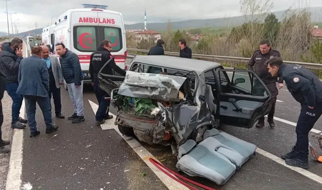 Çankırı’da kontrolden çıkan bir panelvanın yol kenarında park halinde duran