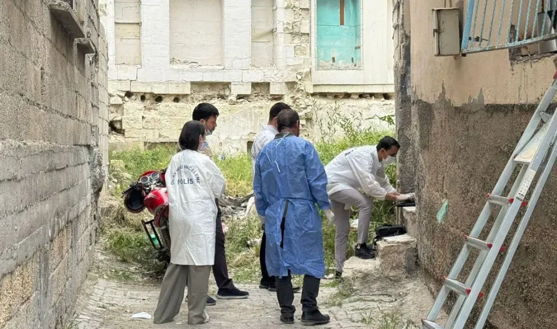 Şanlıurfa’nın Birecik ilçesinde yalnız yaşayan 60 yaşındaki Sabriye Kömek’ten iki