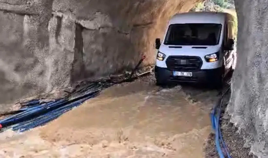 Gaziantep’in İslahiye ilçesinde aniden bastıran şiddetli yağış, hayatı felç ederken