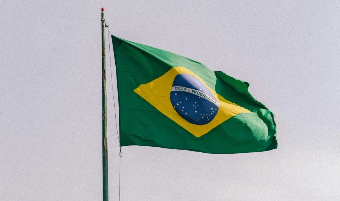 Brezilya’nın Belo Horizonte kentinde kalkıştan kısa süre sonra bir binaya