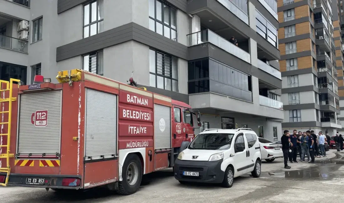 Batman’da asansörde mahsur kalan iki kişiye yardım etmek için harekete