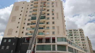 Mardin’in Artuklu ilçesinde 10 katlı bir binanın giriş katında çıkan