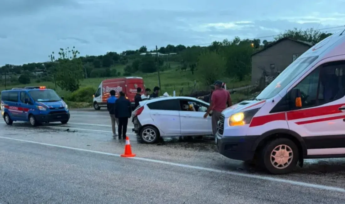 Adıyaman’da iki otomobilin çarpışması sonucu meydana gelen feci kazada adeta