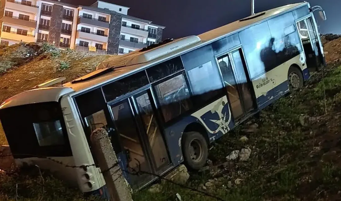 Elazığ’da seyir halindeki bir halk otobüsünün kontrolden çıkarak şarampole devrilmesi