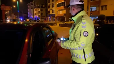 Bolu İl Emniyet Müdürlüğü ekiplerinin kentin farklı noktalarında gerçekleştirdiği şok