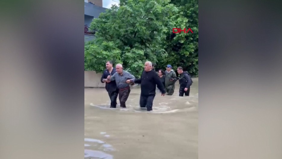 Hatay’da gece boyunca etkili olan şiddetli sağanak yağış Antakya, Defne,