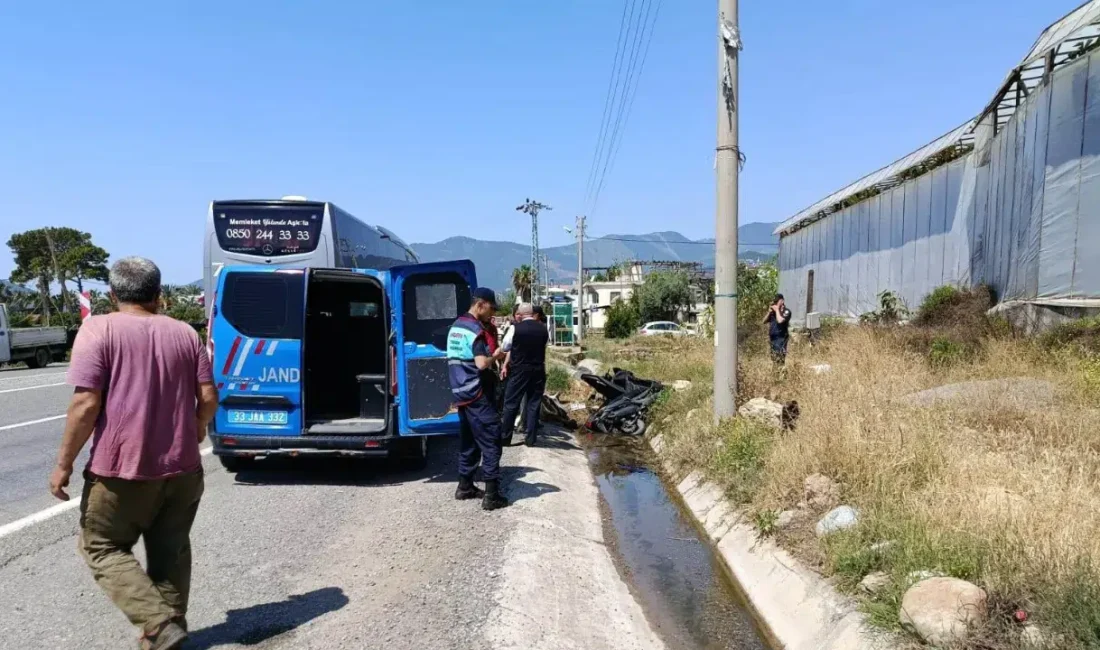 Mersin’in Bozyazı ilçesinde yolcu otobüsü ile motosikletin karıştığı feci kaza