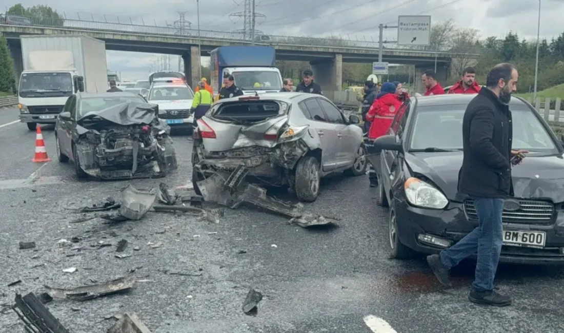 İstanbul Esenler’de meydana gelen ve 4 aracın karıştığı zincirleme trafik