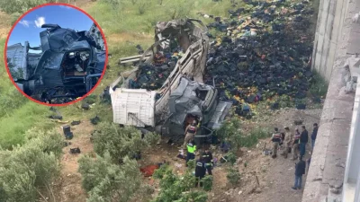 Tarsus-Adana-Gaziantep Otoyolu’nda sebze yüklü bir tırın otomobile arkadan çarpması sonucu
