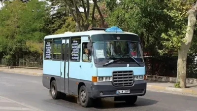 İstanbul Beylikdüzü’nde bir minibüs şoförü ile vatandaşlar arasında yaşanan gerginlik