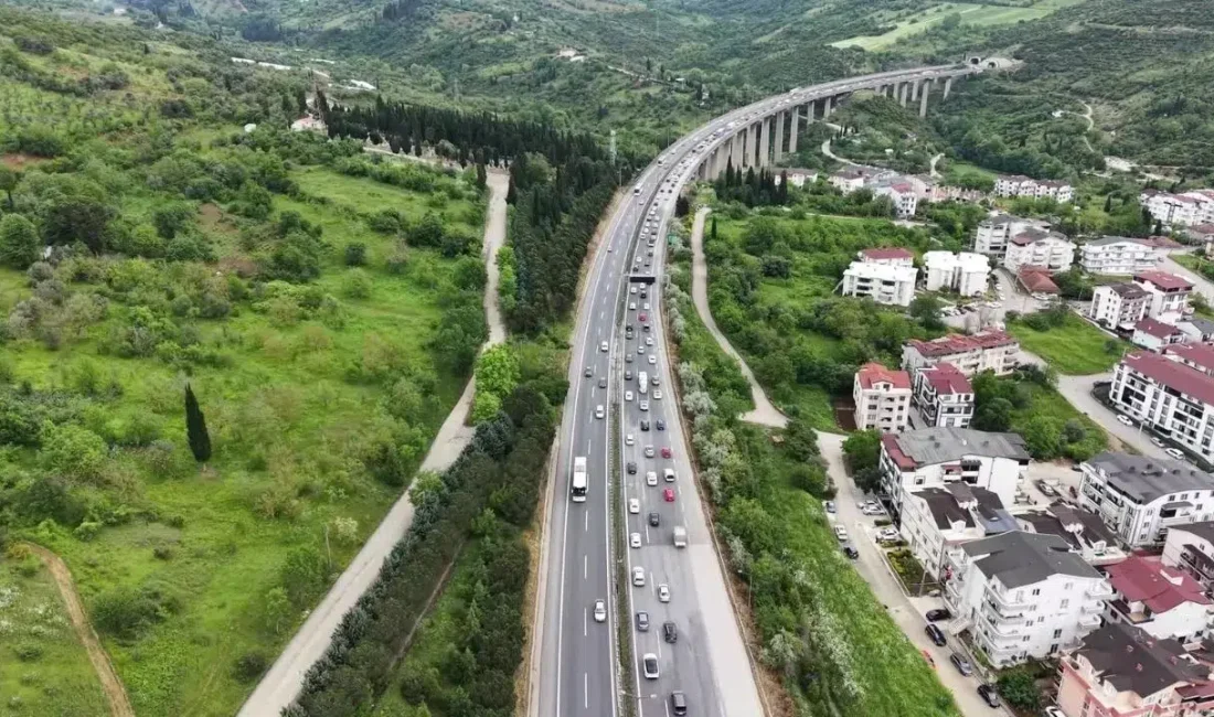 Kurban Bayramı tatilinin ikinci gününde milyonlarca sürücü yollara döküldü. İstanbul’u