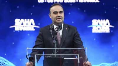 Sanayi ve Teknoloji Bakanı Mehmet Fatih Kacır, SAHA 2026 Fuarı’nda