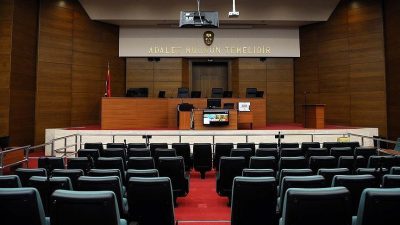 Adalet teşkilatında görev yapan binlerce çalışan ile davası olan vatandaşların