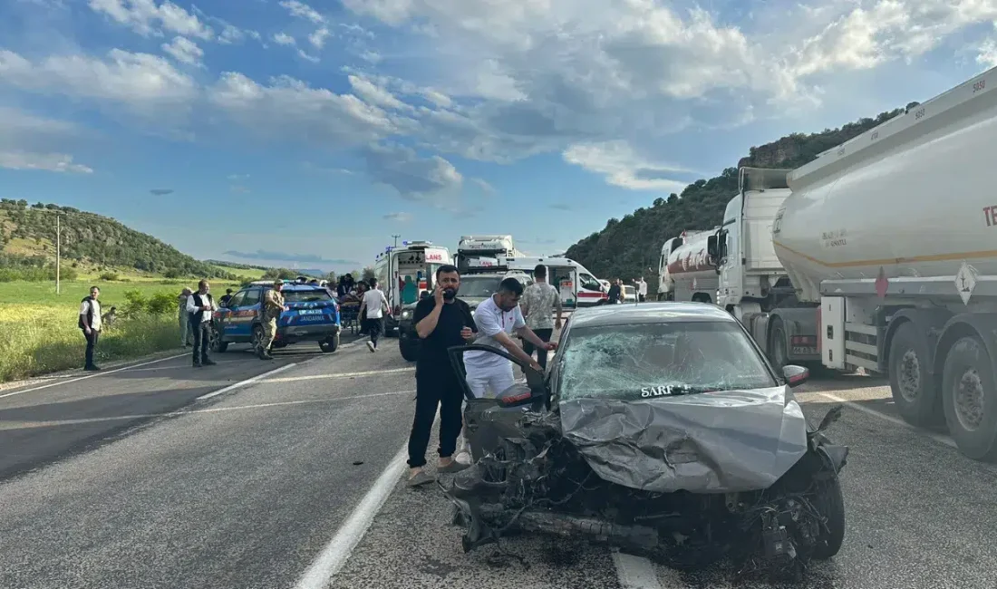 Adıyaman’ın Gölbaşı ilçesinde iki otomobilin kafa kafaya çarpışması sonucu meydana
