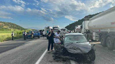 Adıyaman’ın Gölbaşı ilçesinde iki otomobilin kafa kafaya çarpışması sonucu meydana
