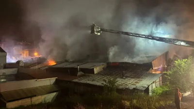 İstanbul Arnavutköy’de gece yarısı bir ahşap kalıp üretim tesisinde çıkan