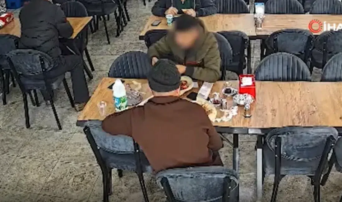 İstanbul Başakşehir’de bir restorana gelen iki kişi, 900 TL tutarındaki