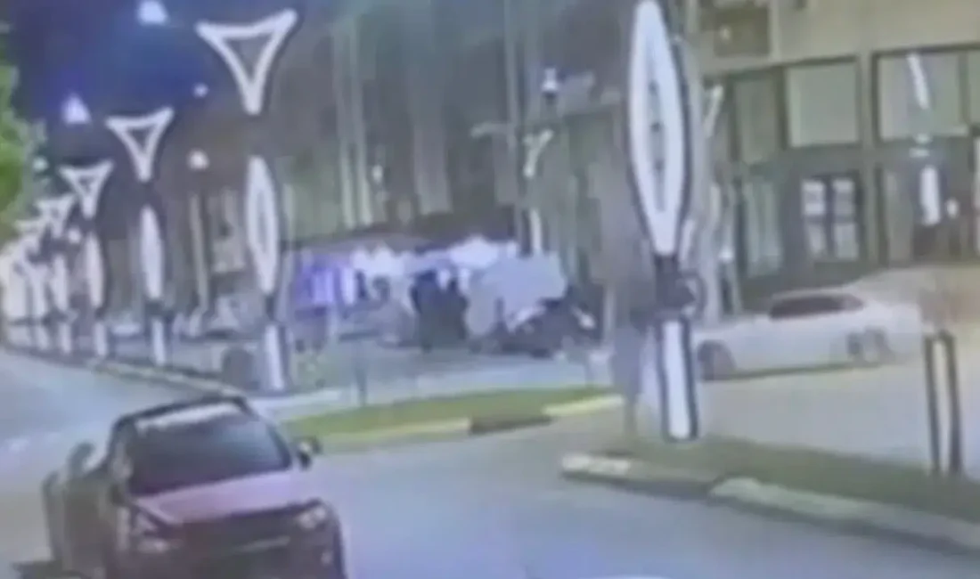 Sakarya’nın Hendek ilçesinde trafiği ve can güvenliğini hiçe sayarak kavşakta
