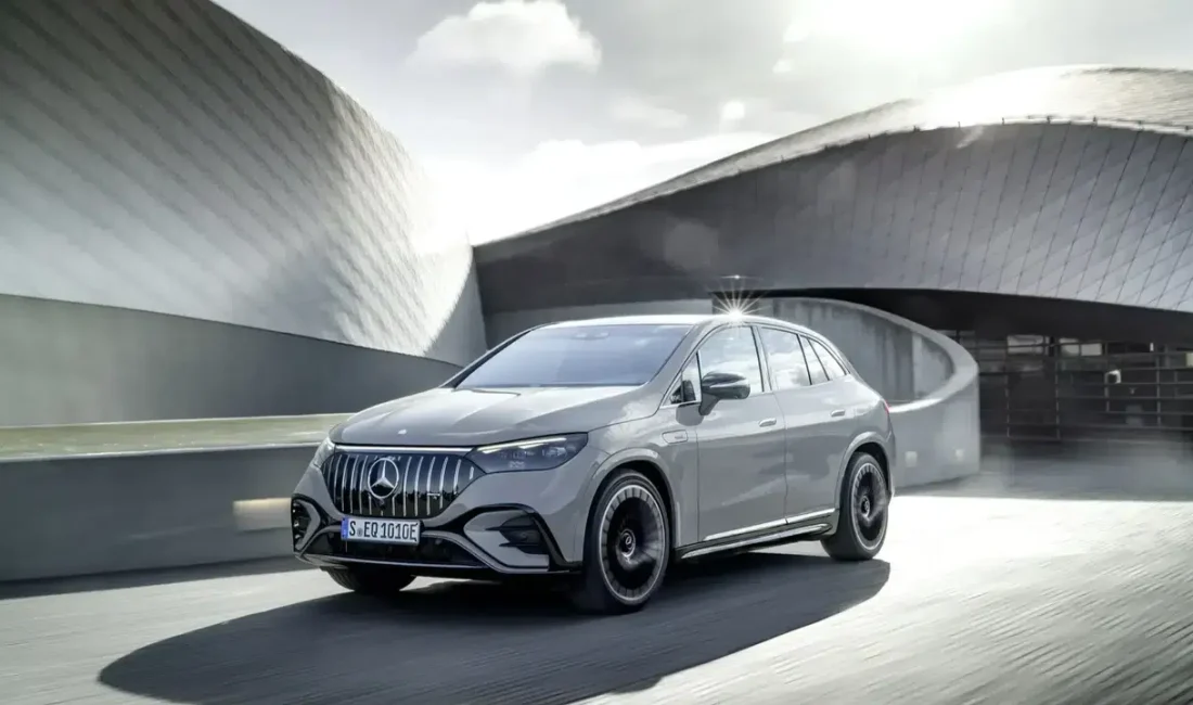 Otomobil dünyasında taşları yerinden oynatacak yeni elektrikli Mercedes-AMG GT 4-Door