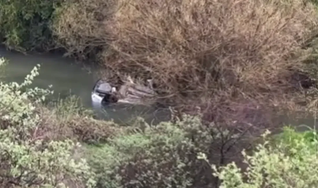 Kütahya-Afyonkarahisar kara yolunda kontrolden çıkan bir otomobilin yaklaşık 60 metrelik