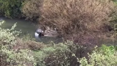 Kütahya-Afyonkarahisar kara yolunda kontrolden çıkan bir otomobilin yaklaşık 60 metrelik