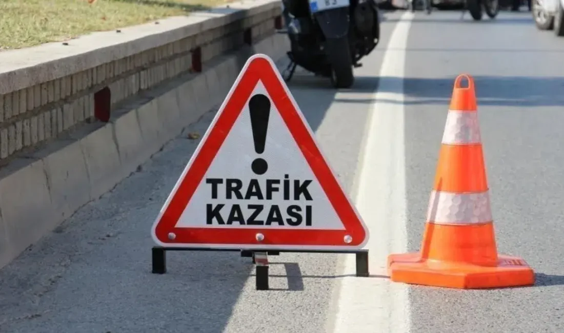 Isparta’nın Şarkikaraağaç ilçesinde iki otomobilin kavşakta çarpışması sonucu meydana gelen