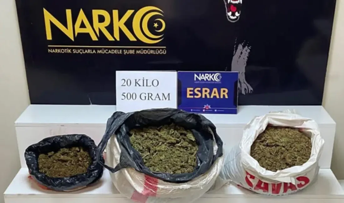 Adana Emniyet Müdürlüğü tarafından gerçekleştirilen uyuşturucu operasyonunda şüphe üzerine durdurulan