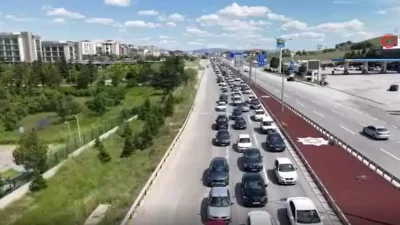 Bayram tatilinin sona ermesiyle birlikte milyonlarca vatandaş dönüş yolculuğuna başlarken,