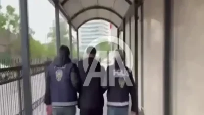 İzmir’in Karabağlar ilçesinde emniyet güçlerinin düzenlediği operasyonda, hakkında yarım asırlık