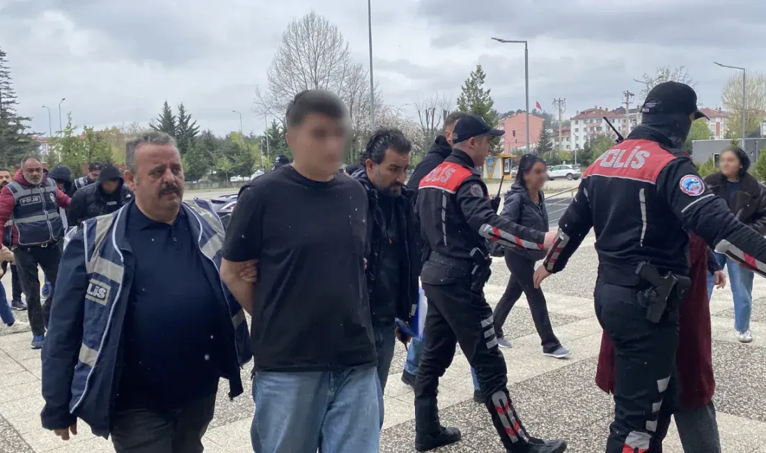 Bolu’da iki gencin sokak ortasında tabancayla vurularak yaralanması olayının ardından