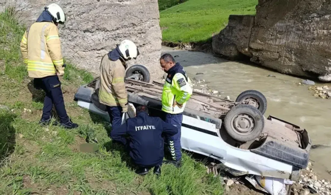 Muş’ta sürücüsünün direksiyon hakimiyetini kaybetmesi sonucu köprüden aşağı uçan otomobilde