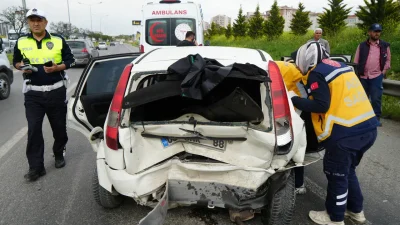 Kırıkkale’de iki otomobilin çarpışması sonucu meydana gelen şiddetli trafik kazasında