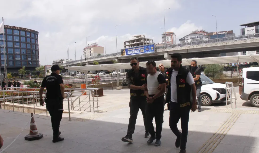 Antalya’nın Serik ilçesinde yol verme ve selektör yapma meselesi yüzünden