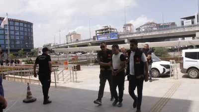 Antalya’nın Serik ilçesinde yol verme ve selektör yapma meselesi yüzünden