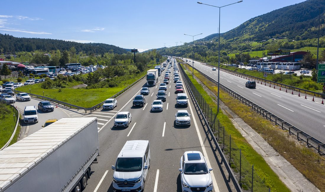 Kurban Bayramı tatilinin sona ermesiyle birlikte dönüş yolculuğuna geçen milyonlarca