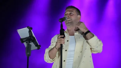 Mersin Kültür Yolu Festivali kapsamında sahne alan ünlü şarkıcı Oğuzhan